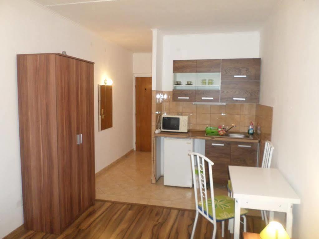 Apartments Leslie Budapest Exterior foto
