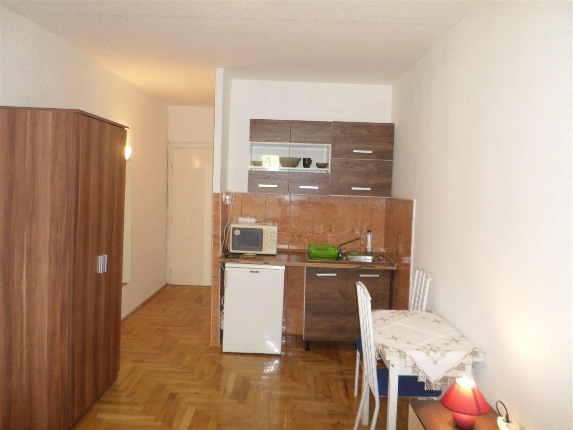 Apartments Leslie Budapest Exterior foto
